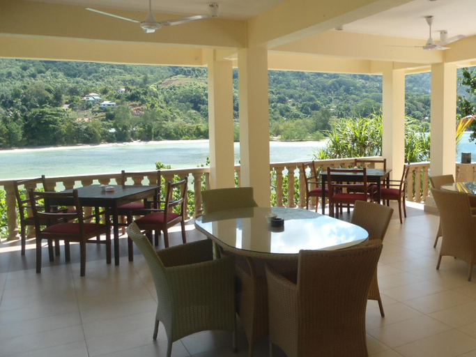 Food & Drinks, Bayview Villas