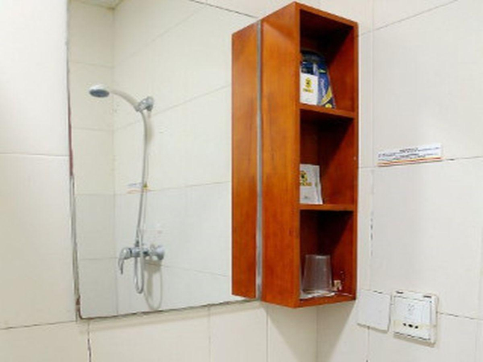Bathroom 4, Super 8 Hotel Beijing International Exhibition Center, Beijing