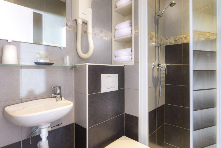 Bathroom 4, Montsouris Orleans, Paris