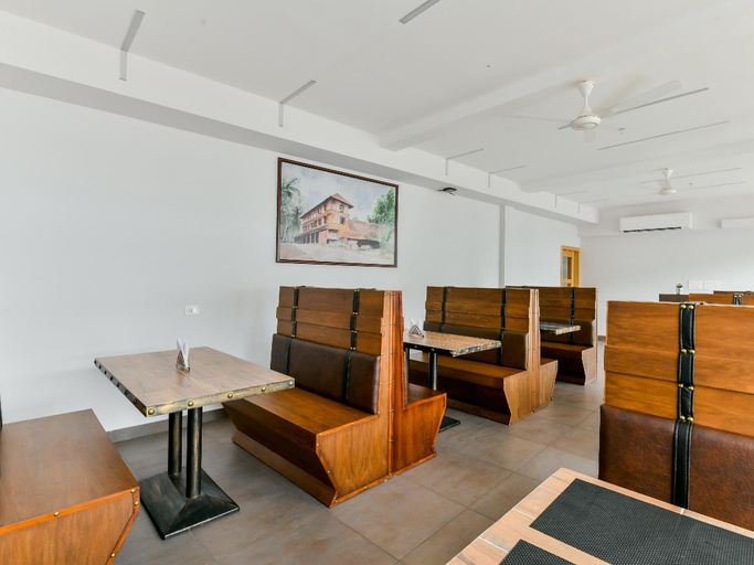 Restaurant 2, Super Townhouse Edasserys Kalamassery Tourist Home, Ernakulam