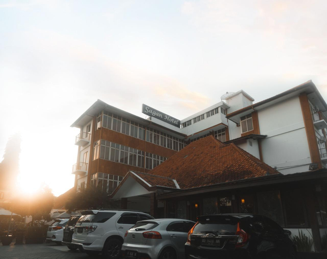 Exterior & Views 20