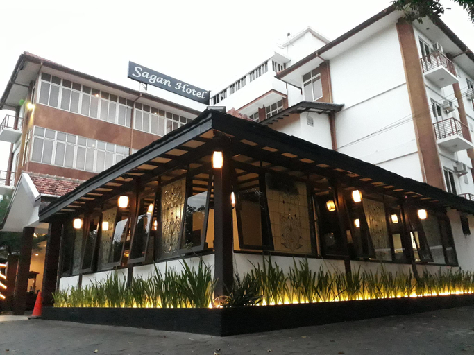 Exterior & Views 23