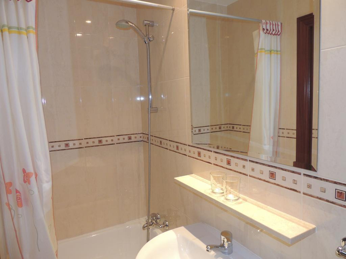 Bathroom 2, Hostal Gonzalo, Madrid