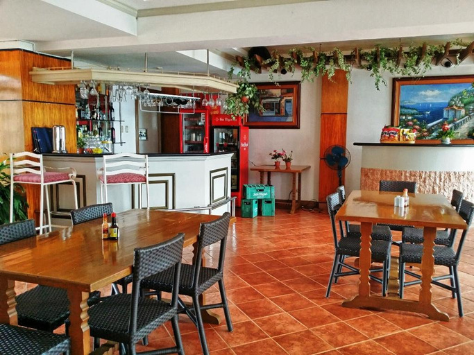Food & Drinks 4, My Little Island Hotel, Poro