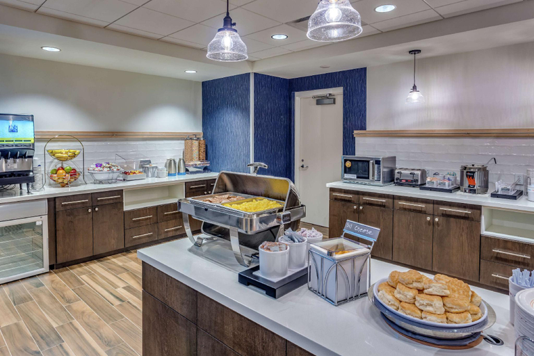 Food & Drinks 5, Hampton Inn & Suites Kittery-Portsmouth, York