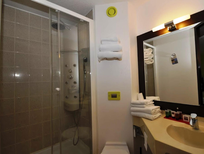Bathroom 5, KYRIAD MONTLUCON - Saint Victor, Allier