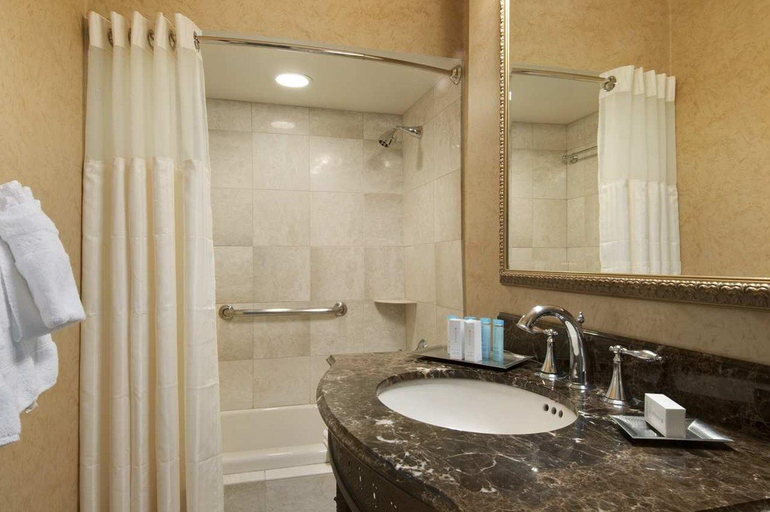 Bathroom 3, The Seelbach Hilton Louisville, Jefferson