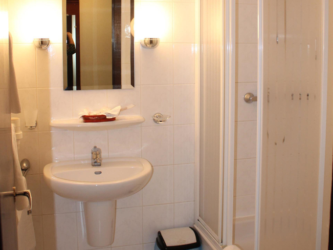 Bathroom 2, Hotel Salute, Pechers'kyi