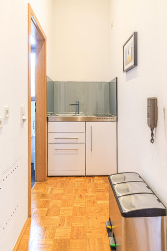 Others 5, Charming City Apartment with parking spot, Würzburg