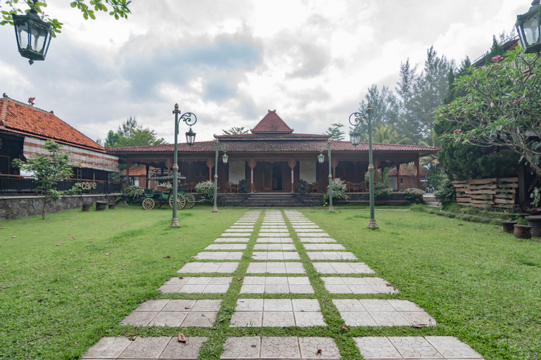 Exterior & Views 1, RedDoorz Premium @ Joglo Garut Cottage Syariah, Garut