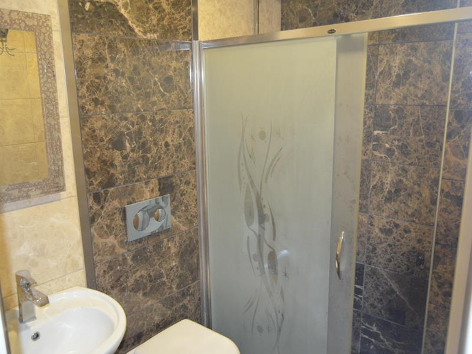 Bathroom 5, Hotel Yonca, Beyoğlu