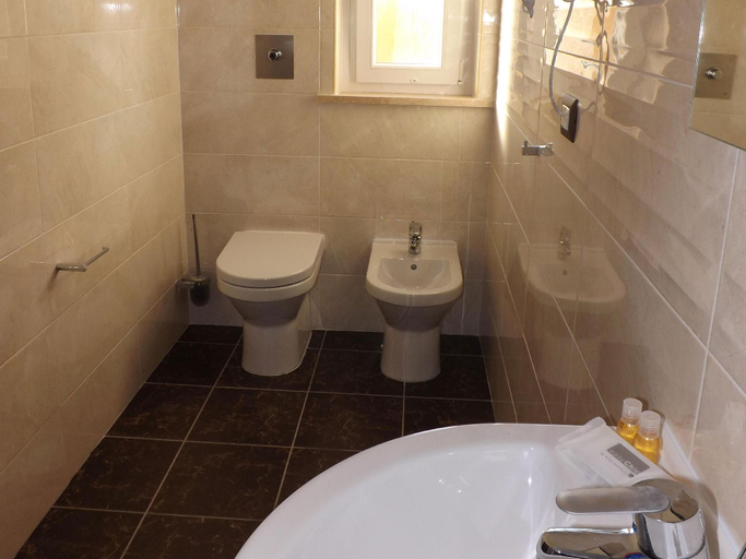 Bathroom 3, Hotel De La Ville Relais, Roma