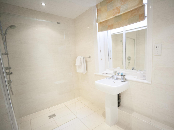 Bathroom 3, The White Swan Hotel Halifax by Compass Hospitality, Calderdale