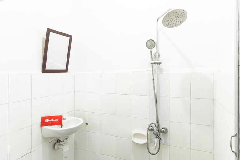 Bedroom 3, RedDoorz Plus near Universitas Methodist Medan, Medan