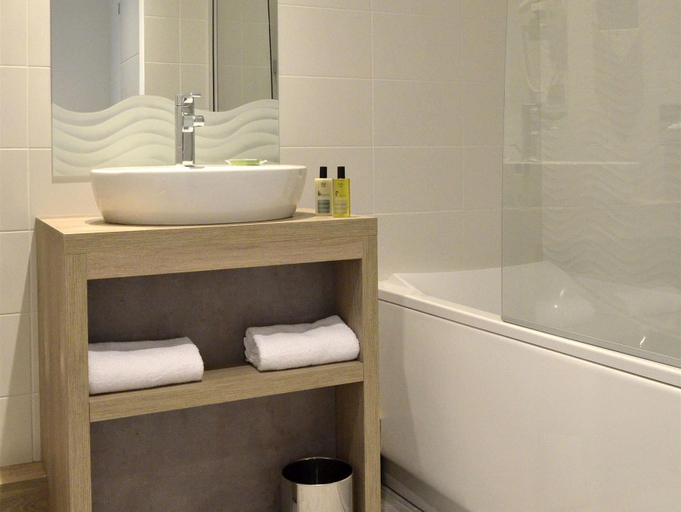 Bathroom 4, Best Western Les Aureliades, Loire-Atlantique