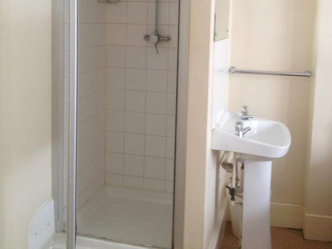 Bathroom 3, The Crystal Lodge Hotel, London