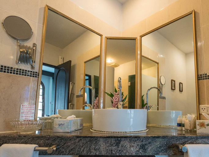 Bathroom 3, Poseidon Boutique Hotel, Pattaya