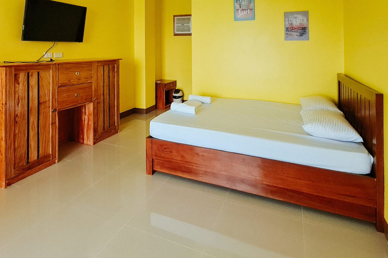 Bedroom 4, RedDoorz Plus @ Galucksea Beach Resort, Lagonglong