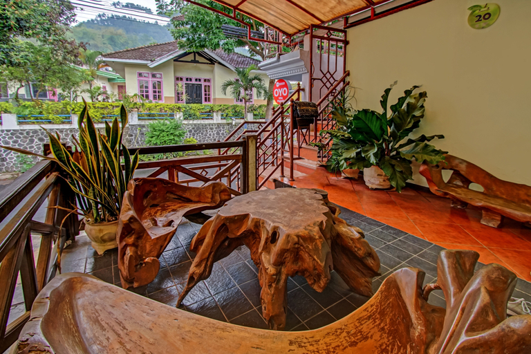 Public Area 2, Hotel O Villa Papada, Malang