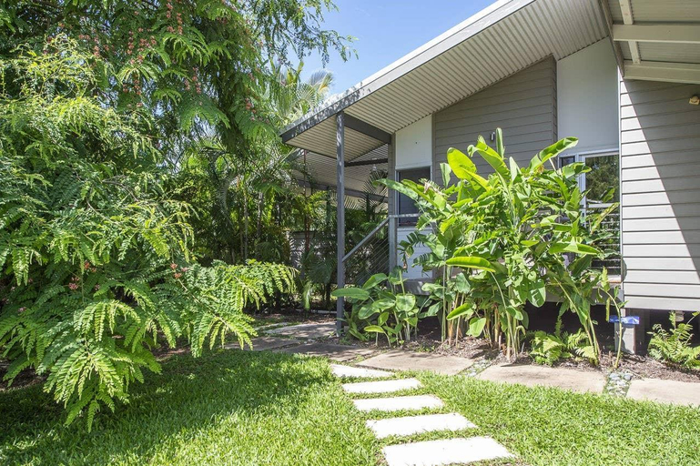 Others 4, Whispering Palms, Magnetic Island