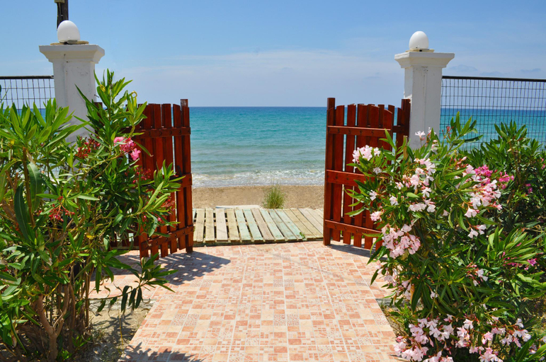 Others 5, Beachfront Vacation Home eftichia, Ionian Islands
