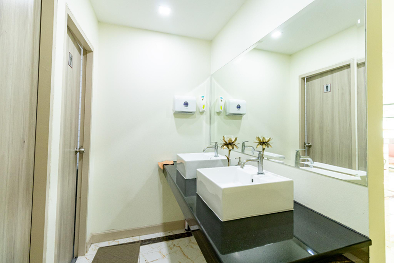 Bathroom 4, BeWish Residence Bangphlat, Bang Plad