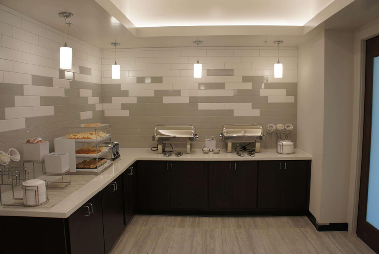 Food & Drinks 5, La Quinta Inn Suites By Wyndham Mobile, Mobile