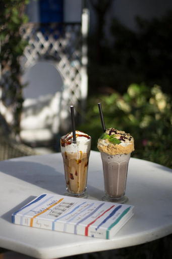 Food & Drinks