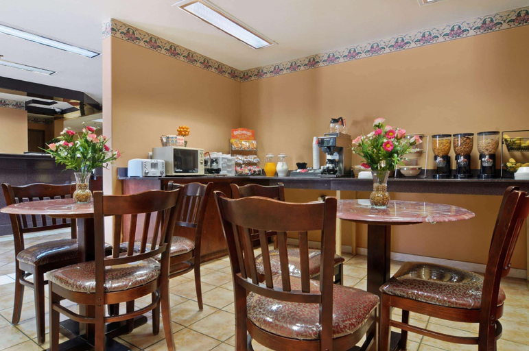 Food & Drinks, Microtel Inn & Suites By Wyndham Clarksville, Montgomery