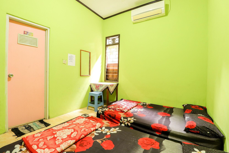 Bedroom 4, Penginapan Roro Mendut Syariah by ZUZU (permanently closed), Magelang