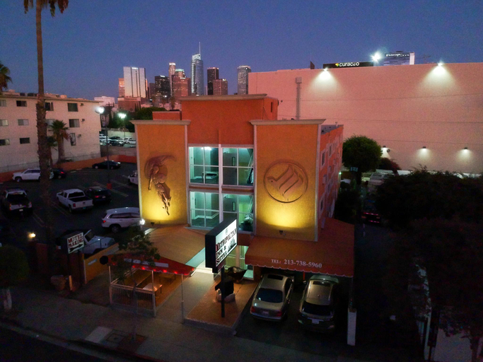 Exterior & Views