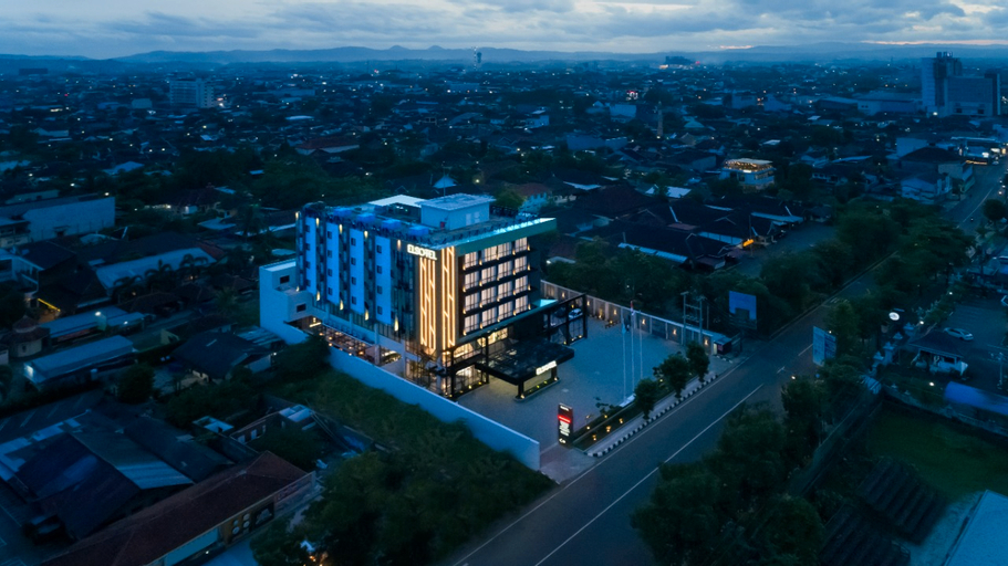 Exterior & Views 10