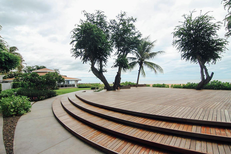 Exterior & Views 28