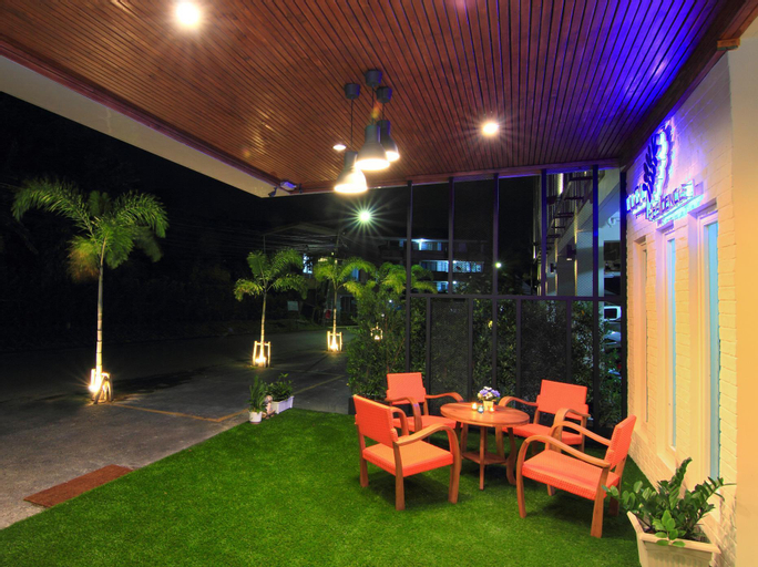 Exterior & Views 8