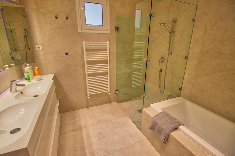 Bathroom 4, Paleopetres La Chataigne, Ionian Islands