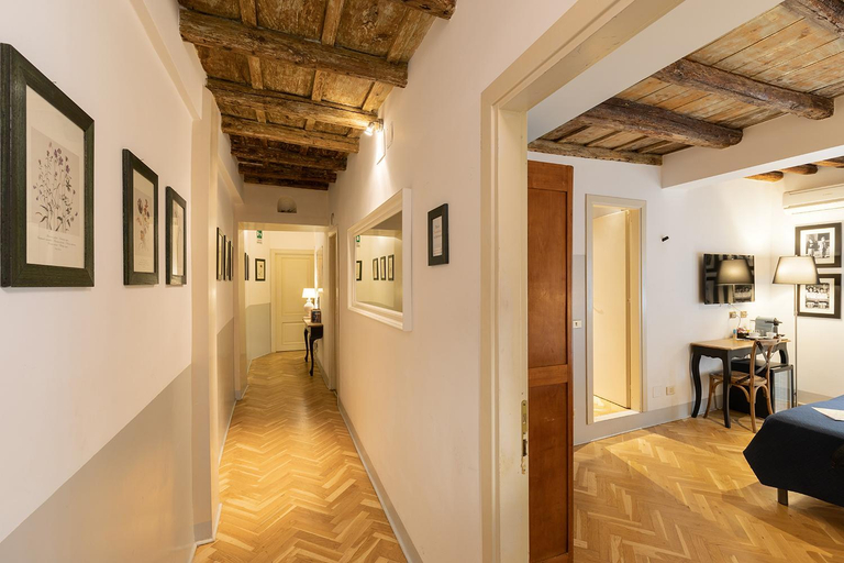 Others 5, The Blue Hostel, Roma