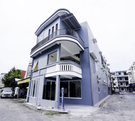 Exterior & Views