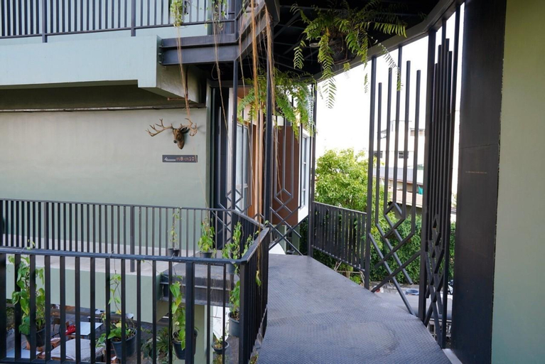 Exterior & Views 30