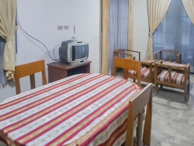 Bedroom 5, Mataram Cottage Syariah Mitra RedDoorz, Cianjur