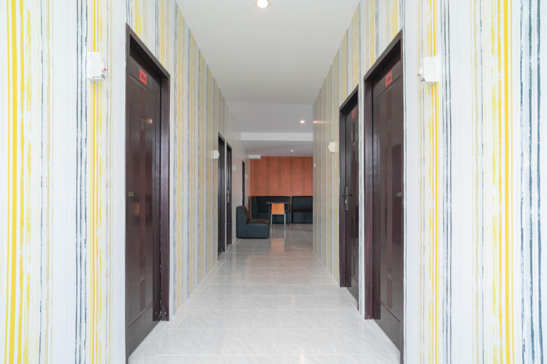Public Area 5, RedDoorz Plus near ITC Cempaka Mas 2, North Jakarta