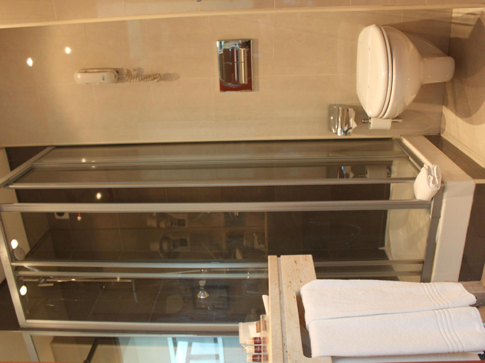 Bathroom 4, TURIM Alameda Hotel, Lisbon
