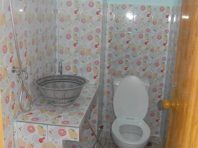 Bathroom 4, Rueang Sri Siri Guesthouse, Muang Sukhothai