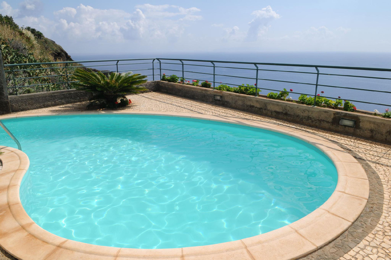 Others 3, An uninterrupted 180 overlooking the Atlantic Ocean, Santa Cruz