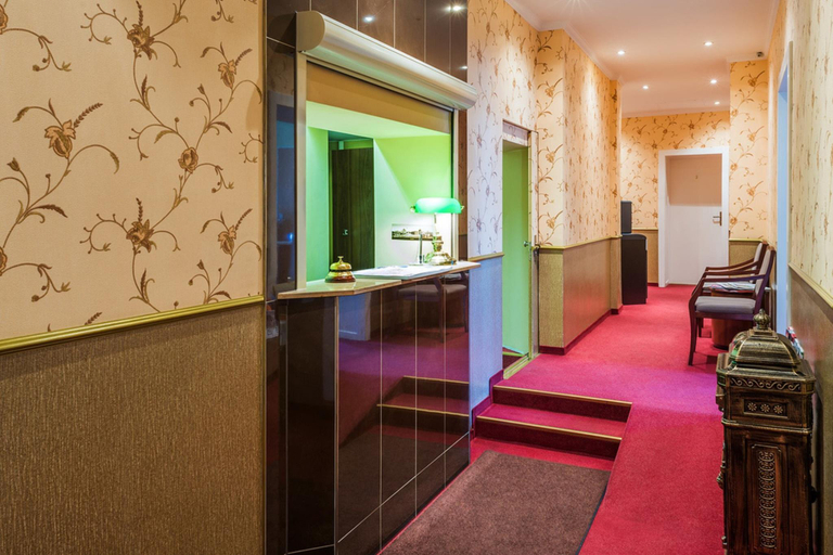 Others 2, Hotel-Pension Michele, Berlin