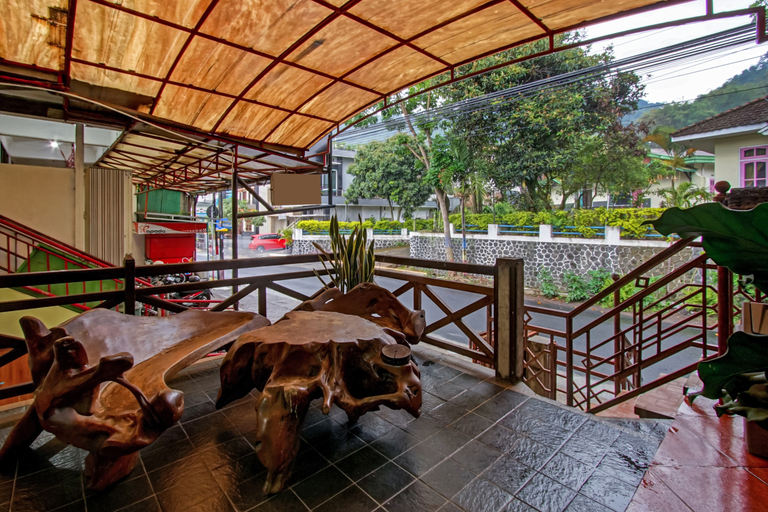Public Area 2, Hotel O Villa Papada, Malang