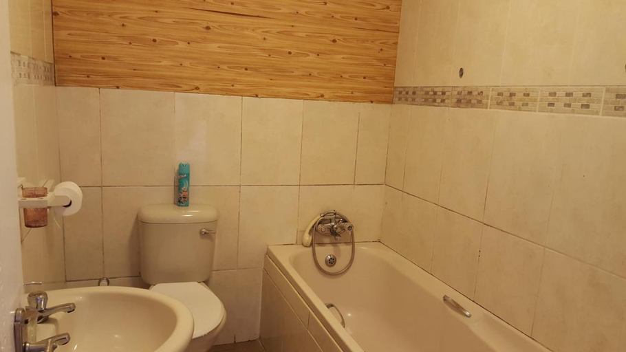 Bathroom 5, Sleep Well Bnb, Buffalo City