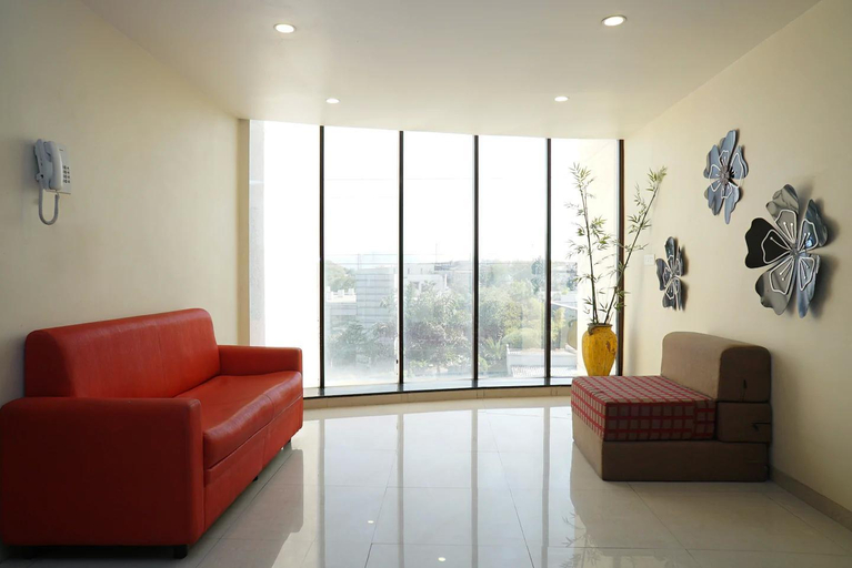 Public Area 3, Hotel Solitaire, Pune