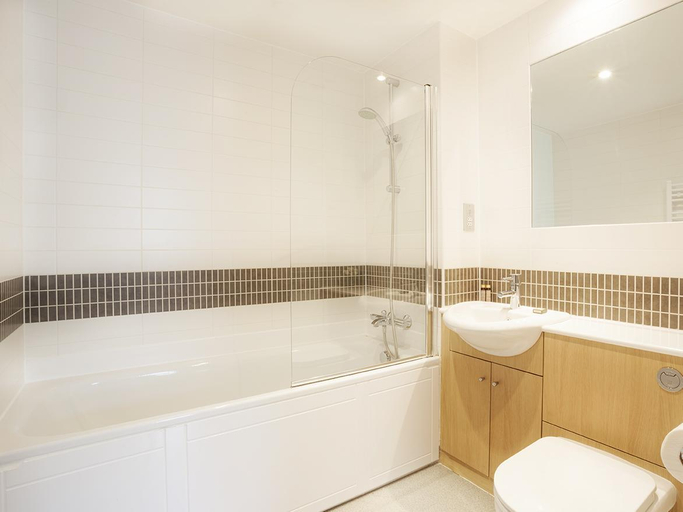 Bathroom 3, City Stay - Vizion Garden Apartments, Milton Keynes