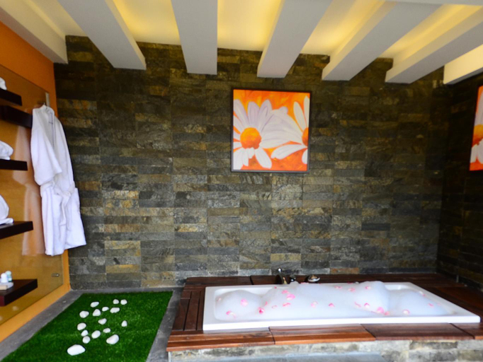 Bathroom, The Siena Village, Idukki