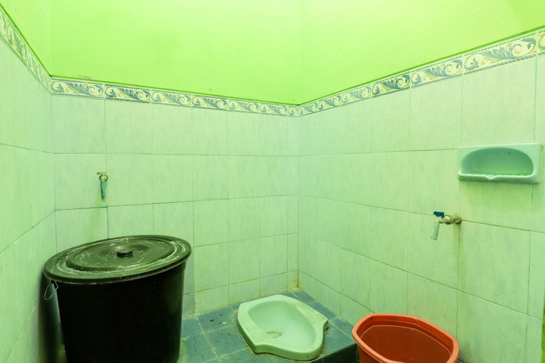 Bathroom 5, Penginapan Roro Mendut Syariah by ZUZU (permanently closed), Magelang
